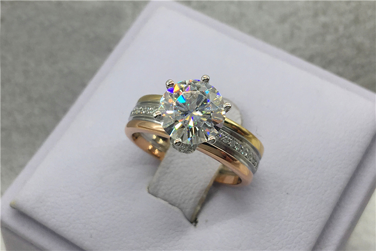 Nhẫn cưới/nhẫn đính hôn nữ vàn - đánh giá và giá Moissanite Engagement Ring 1 Carat