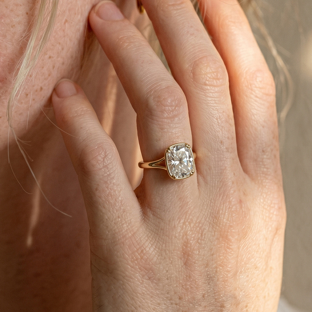 Nhẫn Moissanite hình vuông 1 c - đánh giá và giá Moissanite Engagement Ring 1 Carat