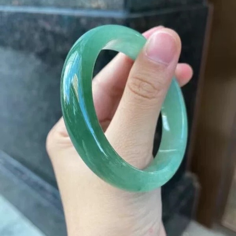Elegant oil- jadeite  ice-waxy - đánh giá và giá Bracelets