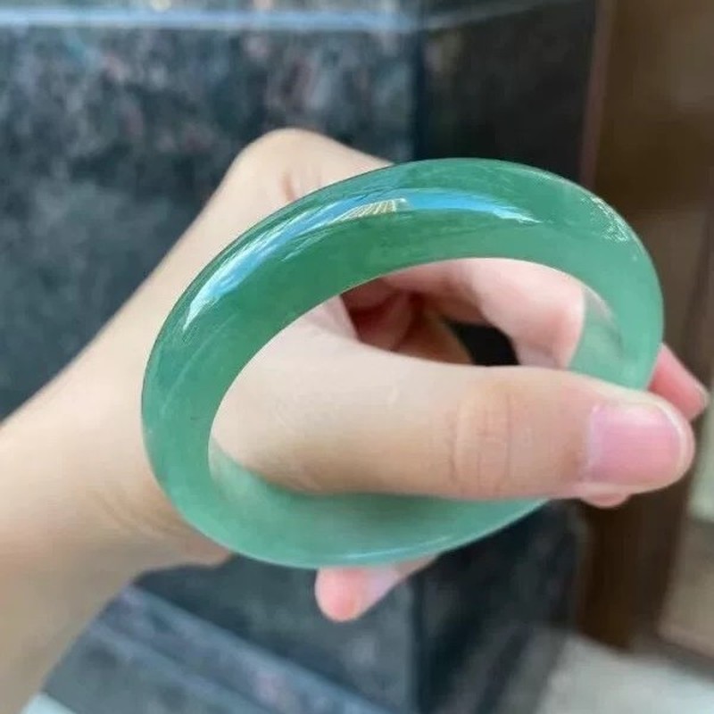 Elegant oil- jadeite  ice-waxy - đánh giá và giá Bracelets