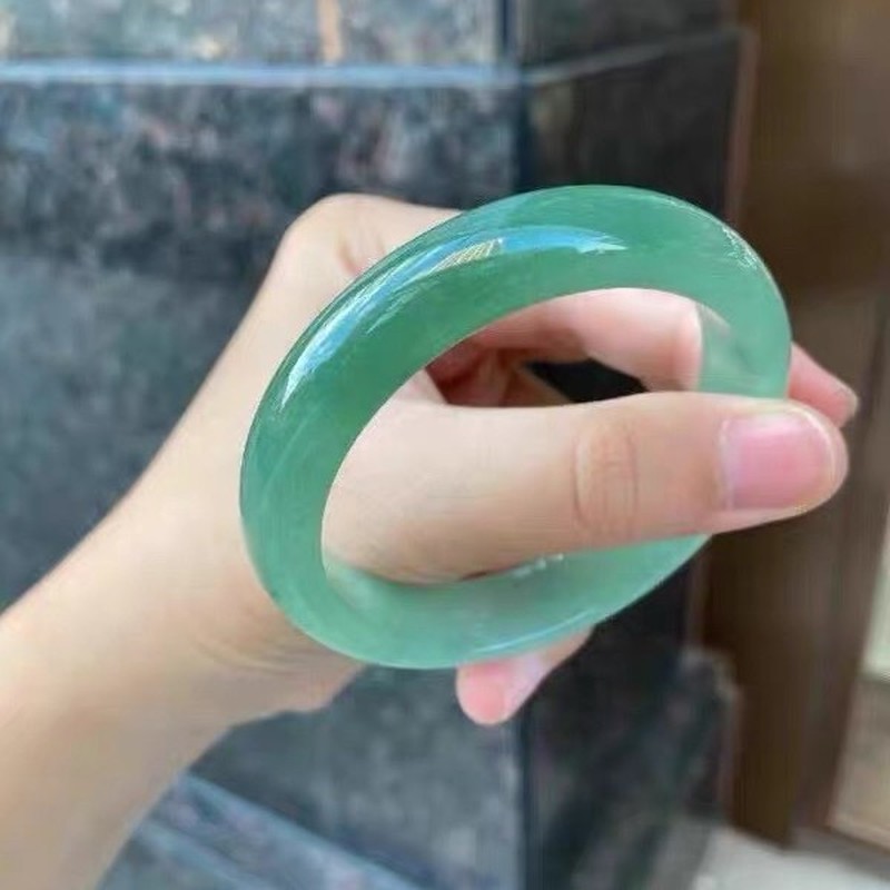 Elegant oil- jadeite  ice-waxy - đánh giá và giá Bracelets